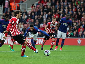 Gabbiadini misses penalty as S...